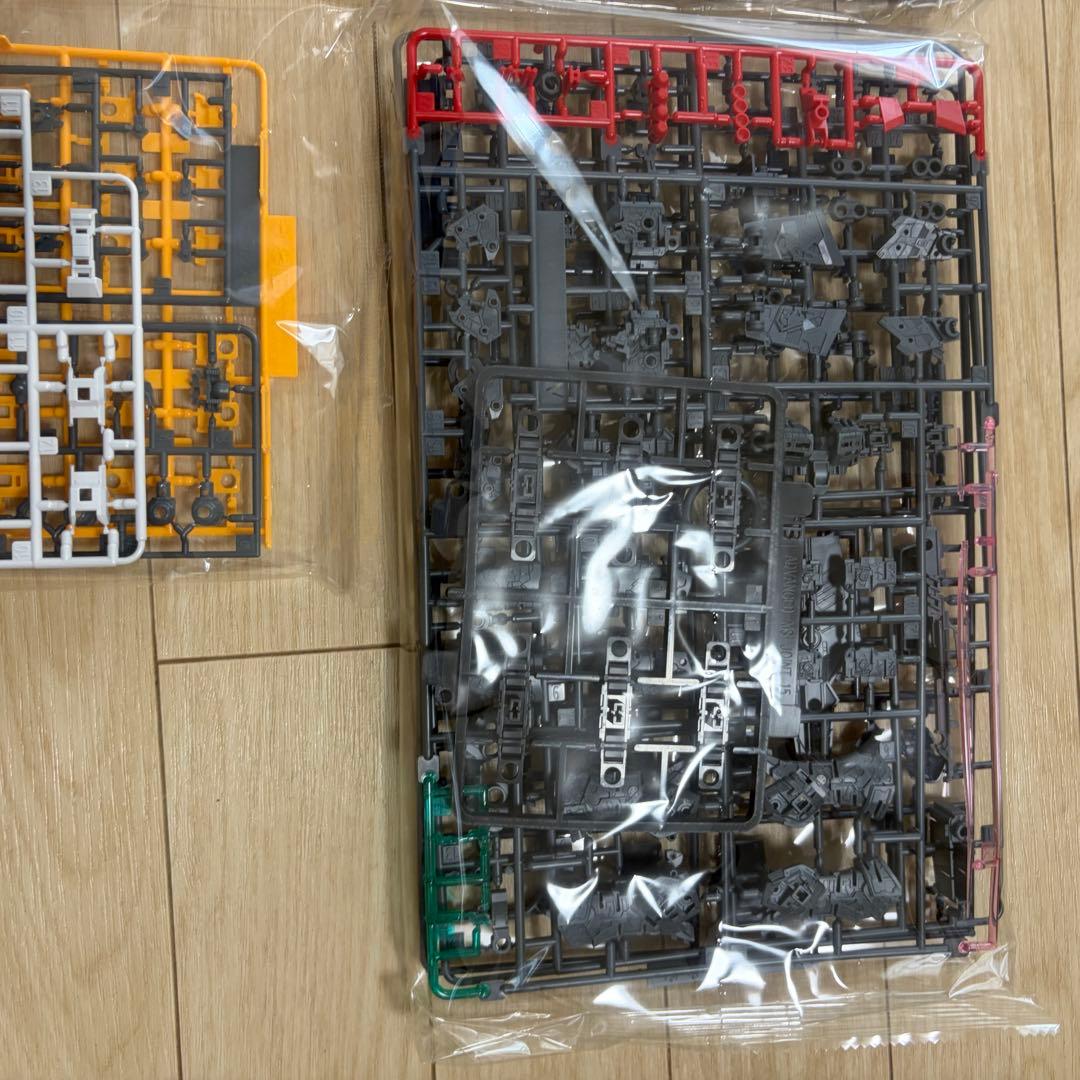 ガンダム RG RX-93 未使用（箱潰れあり）