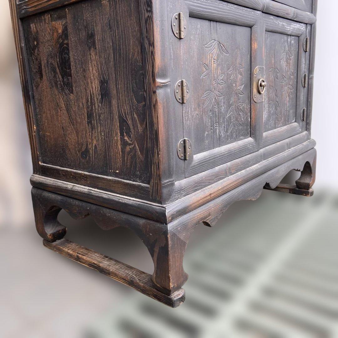 レトロ　古家具　彫刻入り　木製キャビネット　アンティーク　戸棚