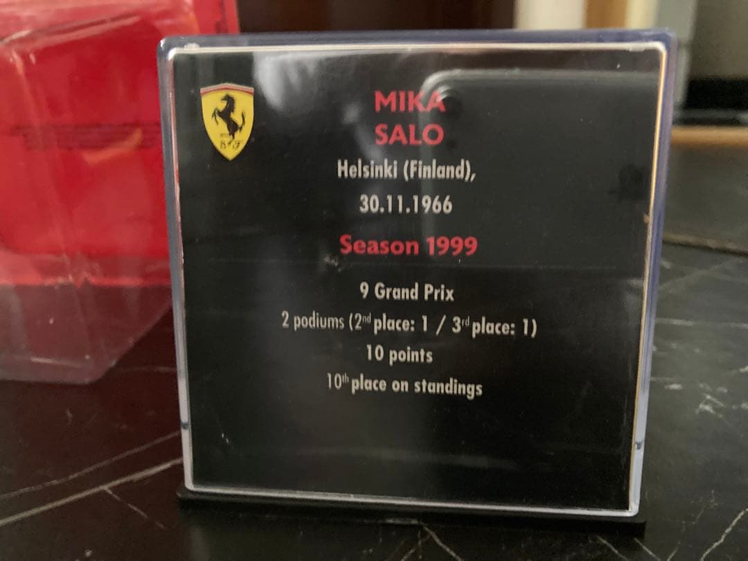 希少　マルボロ仕様　ビッグスケールF1コレクション　サロ　1/5 ヘルメット