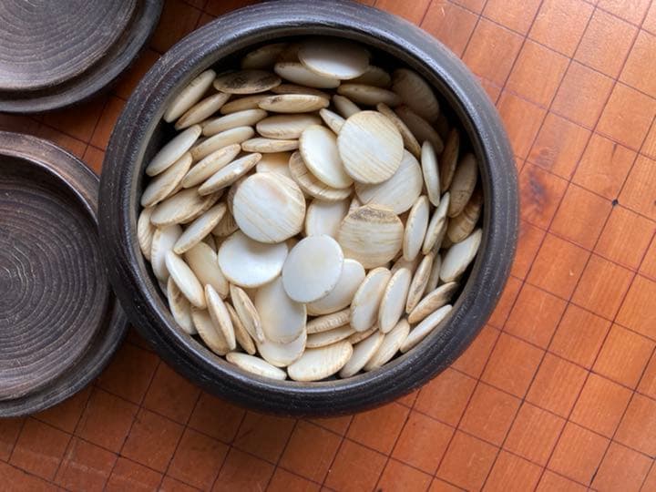 足つき碁盤、碁石セット